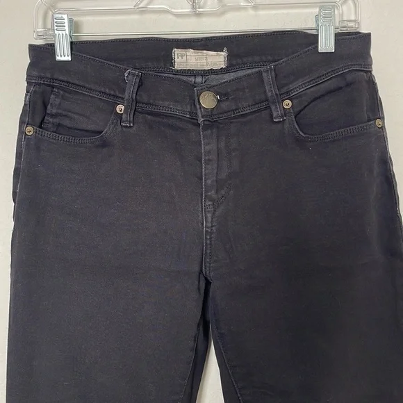 001: FREE PEOPLE classic black jeans in women’s size 29 - Picture 4 of 9